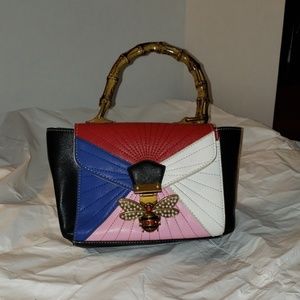 Bamboo handle bee buckle bag